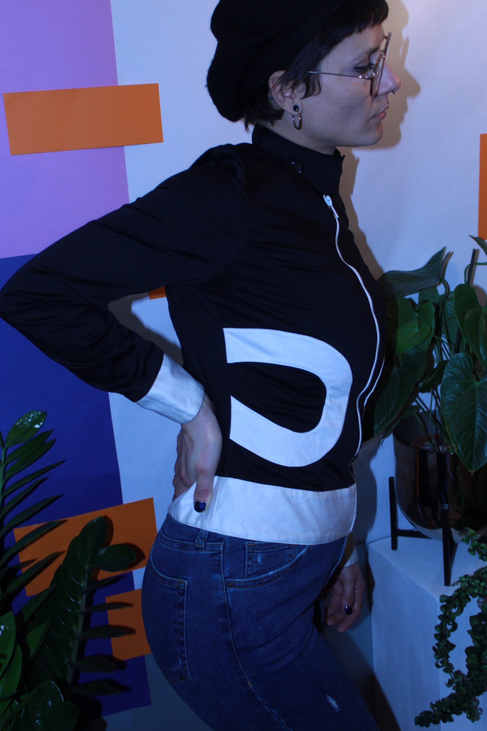 00’s BLACK JACKET WITH WHITE TRIM DETAIL – Bal ’ed Chiq